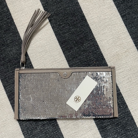 SOLD Tory Burch silver sequin wristlet - Picture 1 of 5